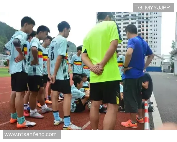 与足球明星同框的美好瞬间记录与分享的快乐时光 与足球明星同框的美好瞬间记录与分享的快乐时光